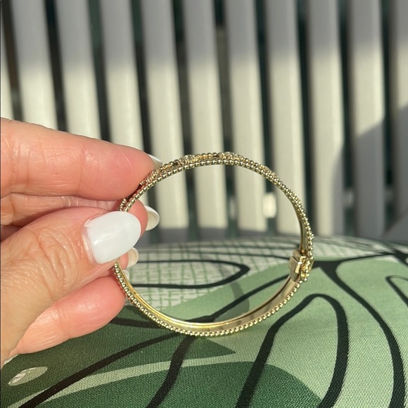 Elegant Gold-Tone Bracelet - Picture 17 of 17